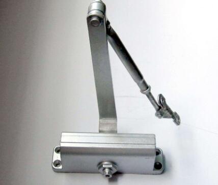  防火門需要幾個閉門器？